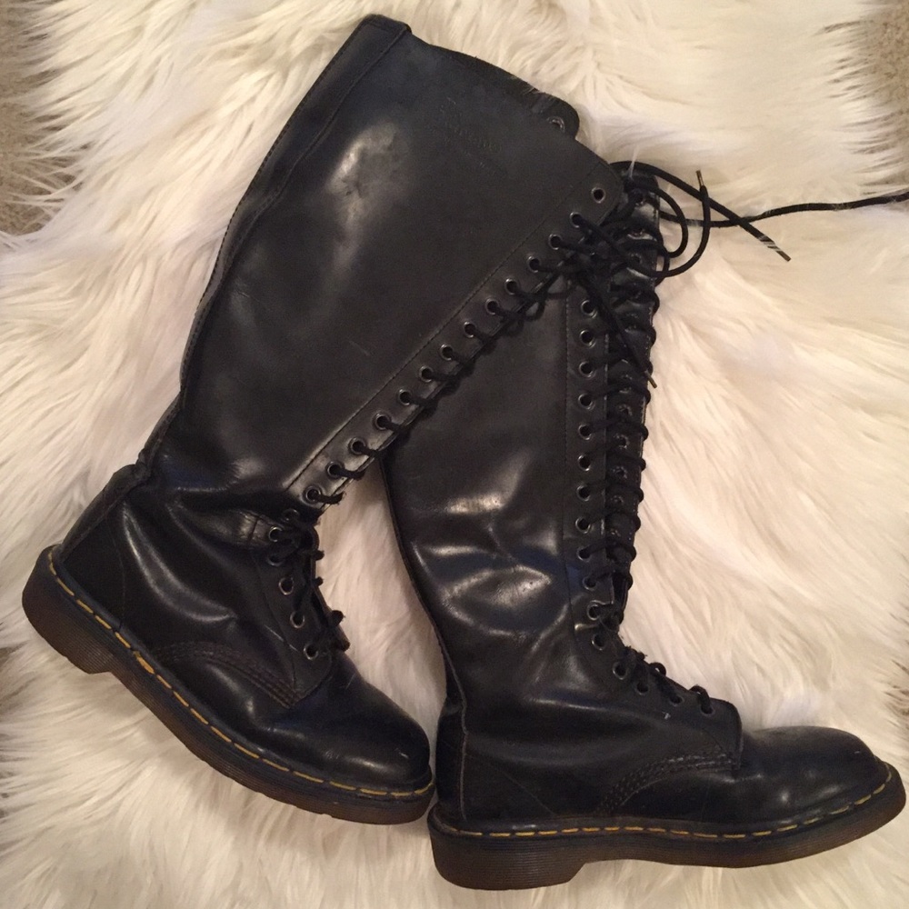Dr Martens 20 eyelet The Original boots Sz 6